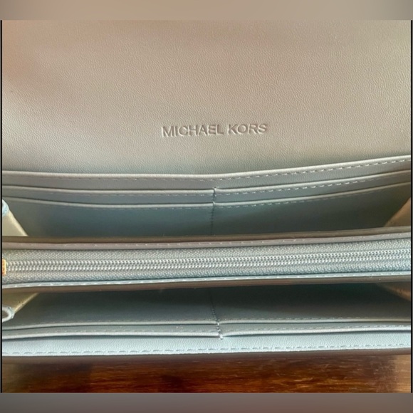 Michael Kors EUC Mimi Large Saffiano
Leather Bi-Fold Wallet - Pale Blue - Picture 6 of 7